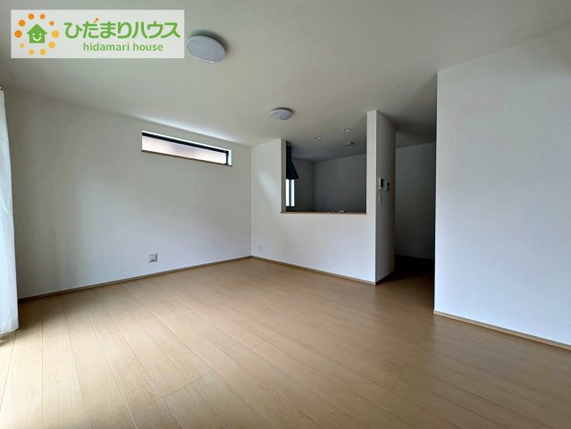 ひたちなか市津田　新築戸建　B号棟の居間・リビング|お子様が元気に遊べる広々としたリビングです。