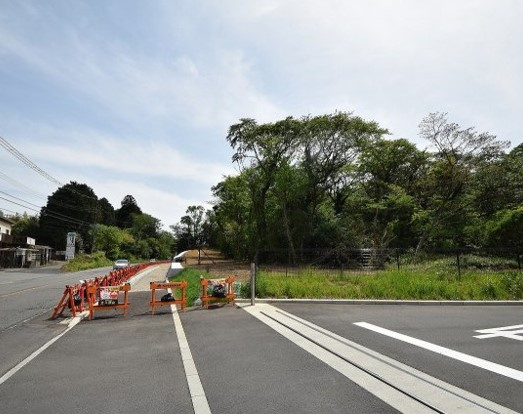 伊東市富戸　事業用地の前面道路含む現地写真