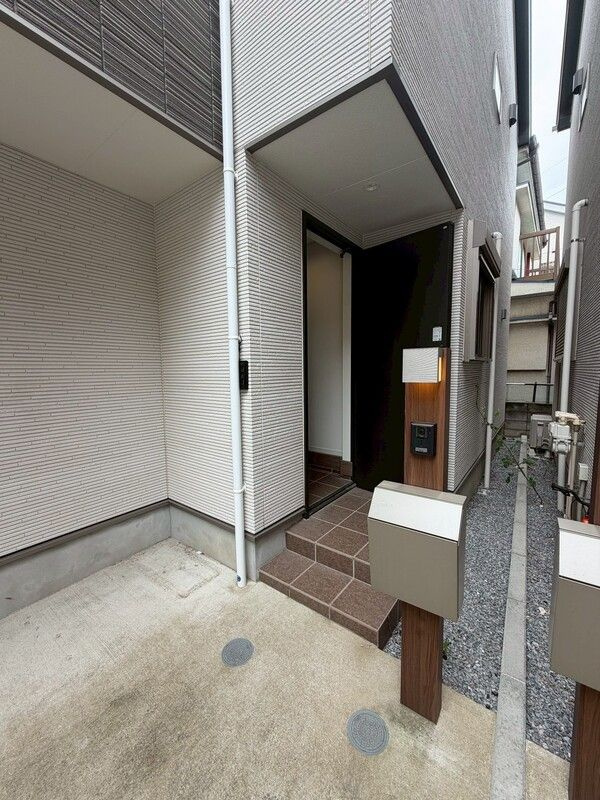 足立区関原1丁目戸建ての玄関