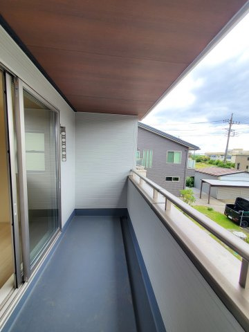 三郷市　鷹野1丁目　新築戸建　全2棟のバルコニー|暖かな日差しのふりそそぐバルコニー