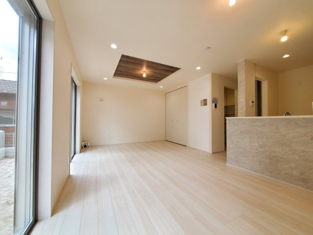三郷市　鷹野1丁目　新築戸建　全2棟の居間・リビング|居間です