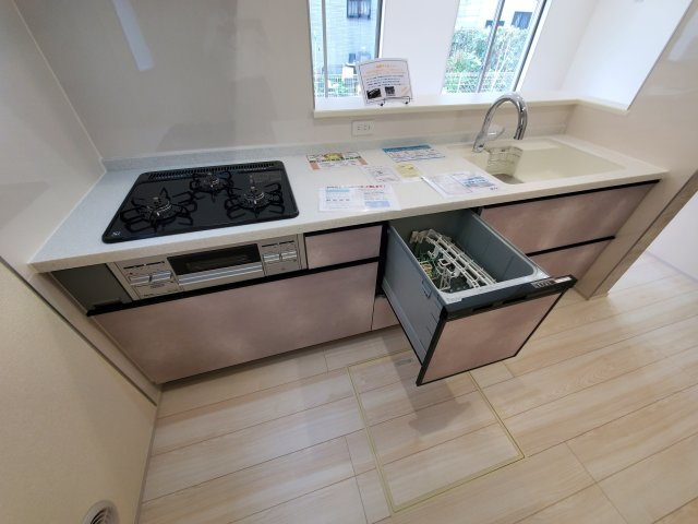 三郷市　鷹野1丁目　新築戸建　全2棟のキッチン|誰もが使いやすいデザインにこだわったキッチンです
