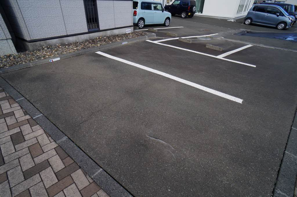 シャーメゾン北天昌寺 Ａの駐車場