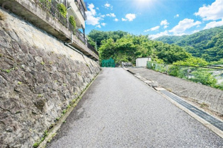 前面道路含む現地写真です
