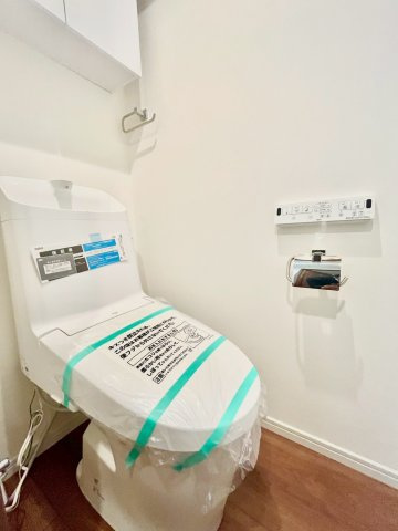 高島平グロリアハイツのトイレ|ウォシュレット付きのトイレはいつも快適！

現地ご見学希望・資料請求などお気軽にお問い合わせ下さい！
03-5990-5201