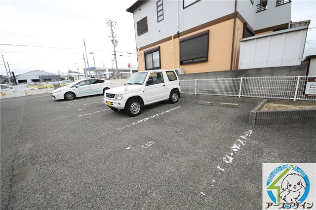 メゾン有瀬の駐車場