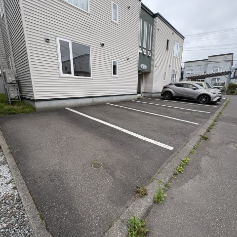 グリーンリバー富岸の駐車場