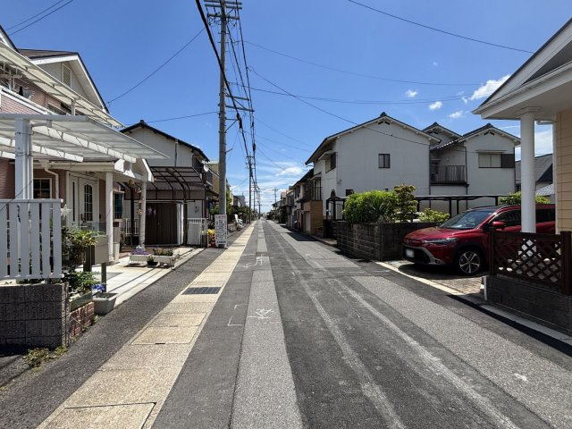 稲沢市日下部松野町三丁目戸建の前面道路含む現地写真