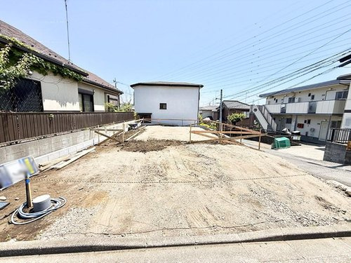 阿久和西新築戸建　並列２台駐車可能　主寝室約13帖の外観