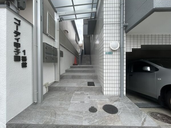 ゴーディ甲子園1番館のエントランス