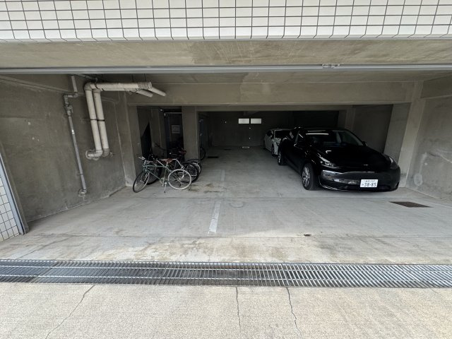 ゴーディ甲子園1番館の駐車場
