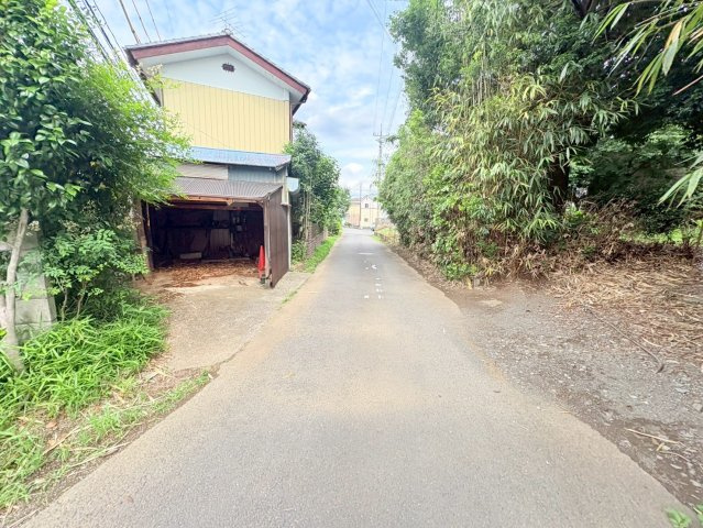 川越市笠幡　建築条件なし売地　JR川越線『笠幡駅』徒歩5分　【霞ヶ関西小学区】の前面道路含む現地写真