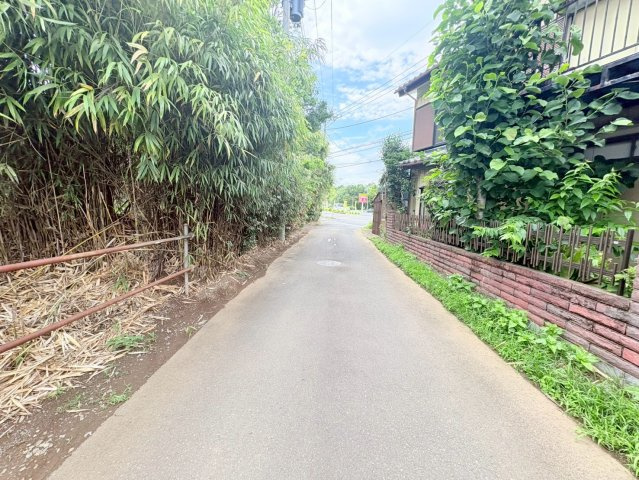 川越市笠幡　建築条件なし売地　JR川越線『笠幡駅』徒歩5分　【霞ヶ関西小学区】の前面道路含む現地写真