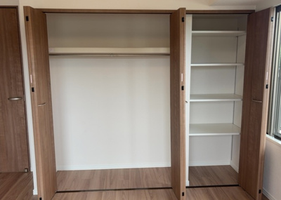 【収納】 | アメニティタワー相模原 | デザイン性を重視しすぎて収納が少なかった！なんてことにならないため、事前に現地で収納の数を確認しておくことをお勧めします。クローゼット以外にも床下収納や屋根裏収納、パントリーなどもチェックしましょう。
