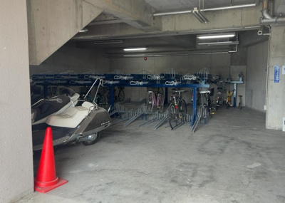 【駐輪場】 | アメニティタワー相模原 | マンションの駐輪場は、事前に空きがあるか確認を取ると安心です。せっかく入居したのに駐輪スペースがない！なんてことになったら大変ですよね。そこで、内見時や購入前にはまず事前に確認しておくと良いでしょう。