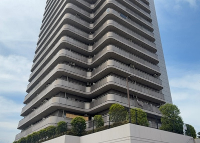 【構造・工法・仕様】 | アメニティタワー相模原 | ＲＣ造、Reinforced Concreteは直訳すると補強されたコンクリートです。主に柱や梁・床・壁が鉄筋とコンクリートで構成おり、鉄筋を組んだ型枠にコンクリートを流し込んで固めたものを指します。