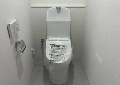 【トイレ】 | アメニティタワー相模原 | トイレは大きさや形、機能、抗菌性などが異なる多種多彩なタイプが各メーカーから出ています。それぞれに良さがあるため、事前にどういったタイプのトイレがいいのかをご家庭内で決めて、内見に行くといいでしょう。