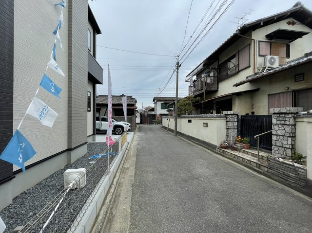 倉敷市茶屋町１期１号棟の前面道路含む現地写真|周辺は落ち着いた佇まいが残る、閑静な住宅街の一角に立地