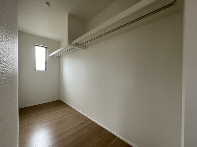 倉敷市茶屋町１期１号棟の収納|衣類をまとめて収納できるWICで、お部屋を有効活用
