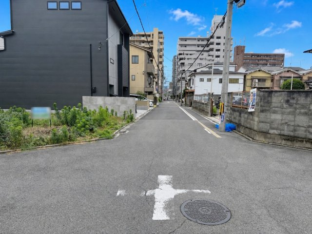 西七条西石ケ坪町の前面道路含む現地写真