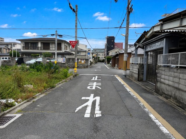 西七条西石ケ坪町の前面道路含む現地写真