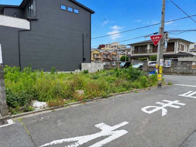 西七条西石ケ坪町の前面道路含む現地写真