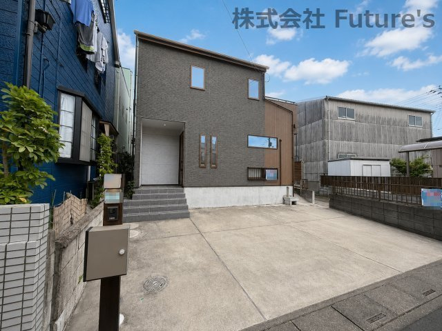 三郷市戸ケ崎5丁目　中古戸建の外観|TX「八潮」駅バス6分『戸ケ崎』停歩4分で駅までのアクセス良好
