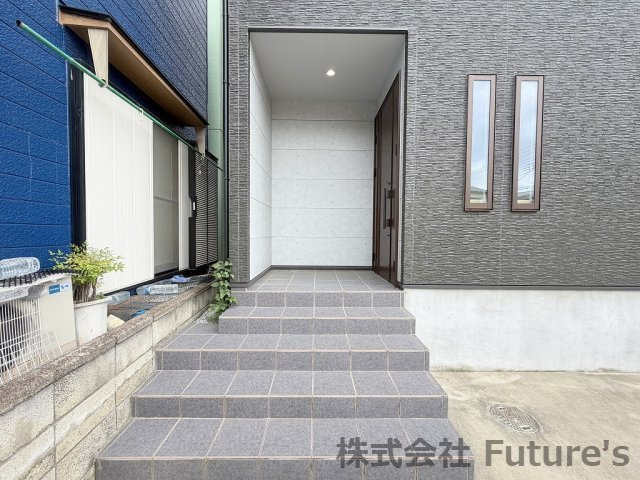 三郷市戸ケ崎5丁目　中古戸建のエントランス|玄関アプローチ