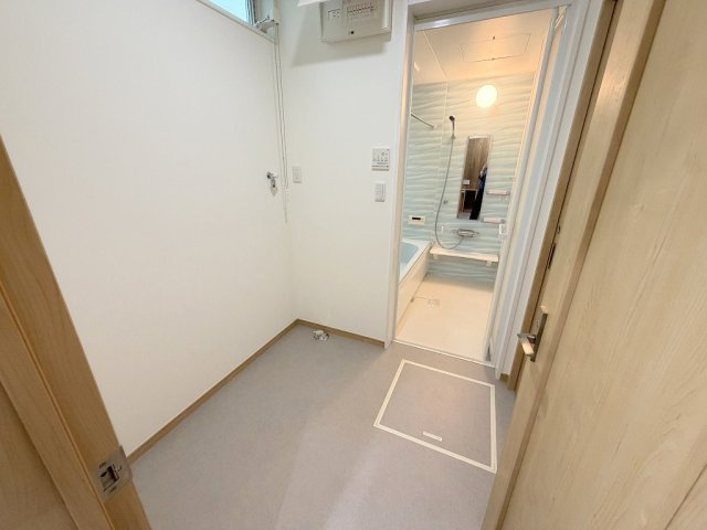 三郷市戸ケ崎5丁目　中古戸建のランドリースペース|洗面所・脱衣所セパレートタイプ