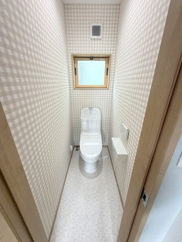 三郷市戸ケ崎5丁目　中古戸建のトイレ|2階のトイレです