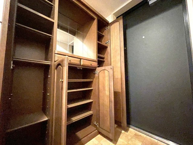 ◆１０階建て８階部分南西角住戸◆地下鉄＆阪急＆京阪の３沿線利用可能◆ディオ・フェルティ京都烏丸東の収納|シューズボックス