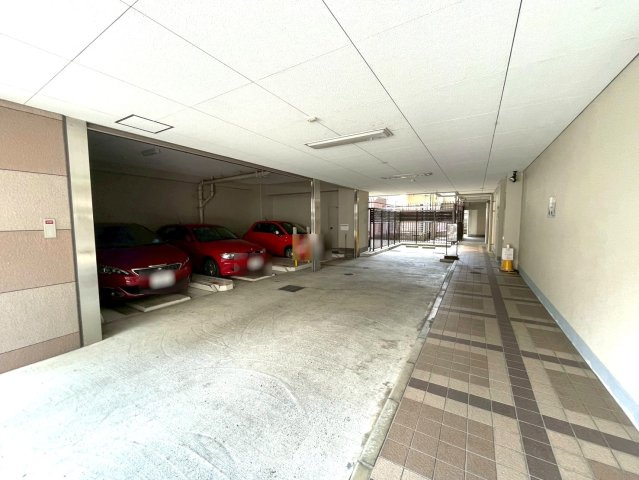 ◆１０階建て８階部分南西角住戸◆地下鉄＆阪急＆京阪の３沿線利用可能◆ディオ・フェルティ京都烏丸東の駐車場|駐車場