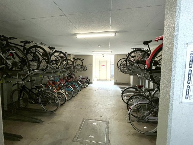 ◆１０階建て８階部分南西角住戸◆地下鉄＆阪急＆京阪の３沿線利用可能◆ディオ・フェルティ京都烏丸東の駐輪場|駐輪場