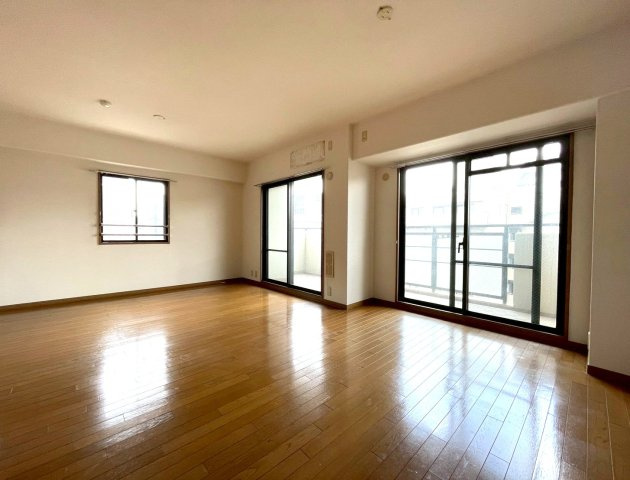 ◆１０階建て８階部分南西角住戸◆地下鉄＆阪急＆京阪の３沿線利用可能◆ディオ・フェルティ京都烏丸東の居間・リビング|リビング