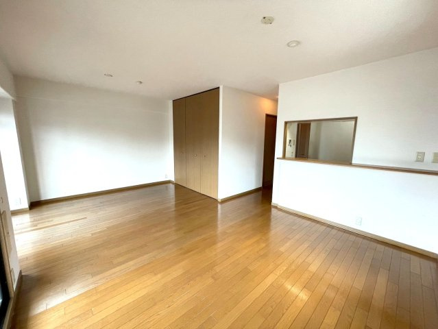 ◆１０階建て８階部分南西角住戸◆地下鉄＆阪急＆京阪の３沿線利用可能◆ディオ・フェルティ京都烏丸東の居間・リビング|リビング