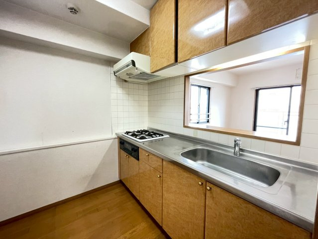 ◆１０階建て８階部分南西角住戸◆地下鉄＆阪急＆京阪の３沿線利用可能◆ディオ・フェルティ京都烏丸東のキッチン|キッチン
