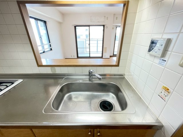 ◆１０階建て８階部分南西角住戸◆地下鉄＆阪急＆京阪の３沿線利用可能◆ディオ・フェルティ京都烏丸東のキッチン|シンク