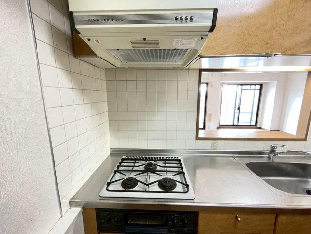 ◆１０階建て８階部分南西角住戸◆地下鉄＆阪急＆京阪の３沿線利用可能◆ディオ・フェルティ京都烏丸東のキッチン|コンロ