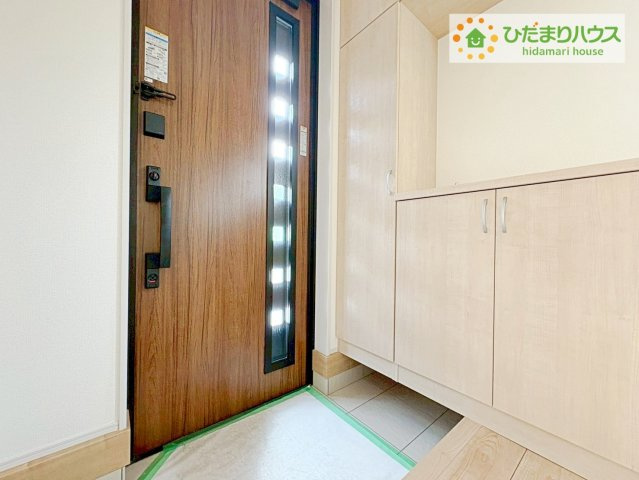 日立市田尻町6期　新築戸建　1号棟の玄関|"玄関は常にすっきり片付いているのが理想！
これだけの大容量シューズボックスがあれば、捨てたくないものを捨てたりする必要もありません♪"
