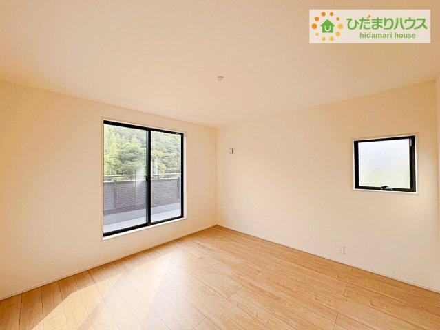 日立市田尻町6期　新築戸建　1号棟の寝室|広めの主寝室は、ベッドの他にもパソコンデスクやドレッサーなども置けちゃいます(*^-^*)