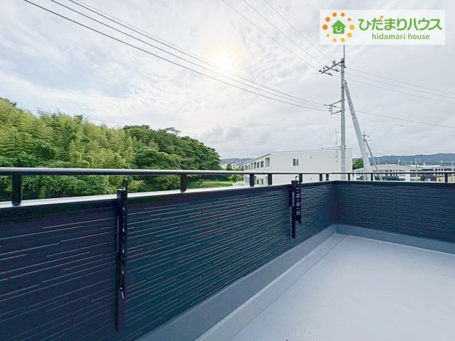 日立市田尻町6期　新築戸建　1号棟のバルコニー|広々としたバルコニーは、大量の洗濯物を干しても余裕！お布団だって、家族全員分をいっきに干せますね(^O^)