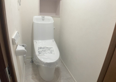 【トイレ】 | ロイヤルステージ多摩センター | トイレは大きさや形、機能、抗菌性などが異なる多種多彩なタイプが各メーカーから出ています。それぞれに良さがあるため、事前にどういったタイプのトイレがいいのかをご家庭内で決めて、内見に行くといいでしょう。