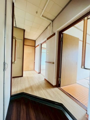 新多聞第ニ住宅の玄関