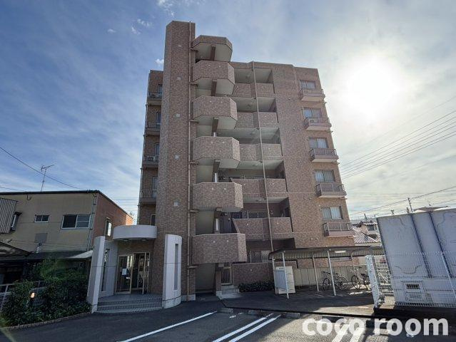 カルフール千歳の外観