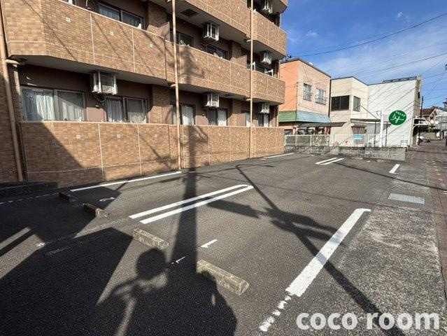 カルフール千歳の駐車場