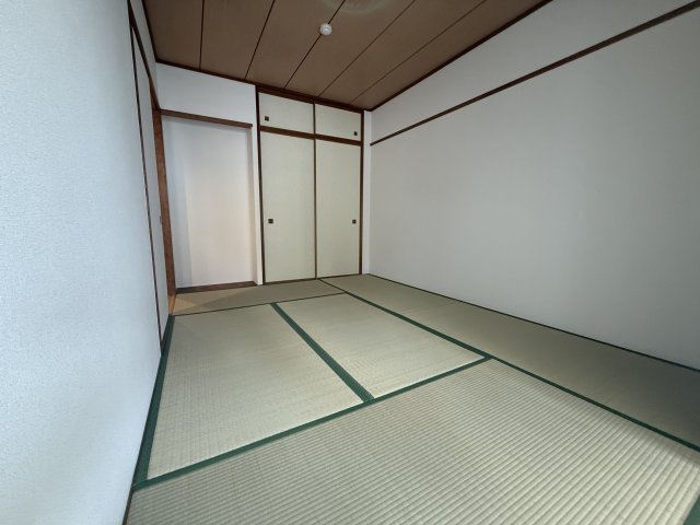 ヴィル・ド・ヴァン西神南２番館の和室