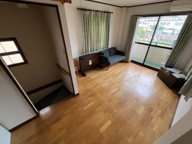 大石北町貸家の居間・リビング