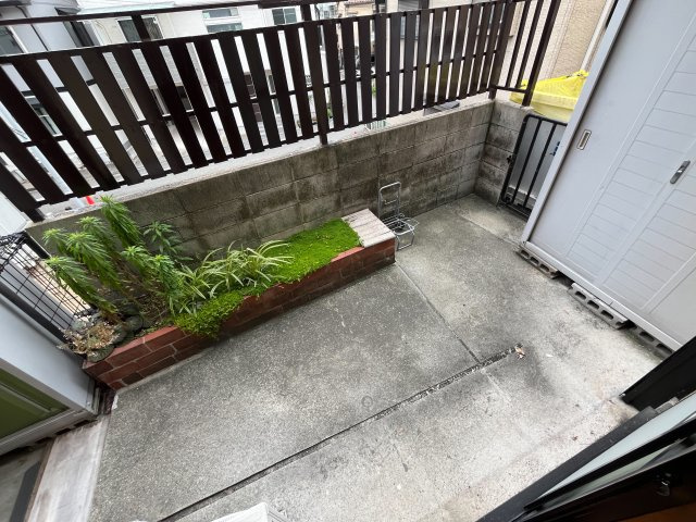 大石北町貸家のバルコニー