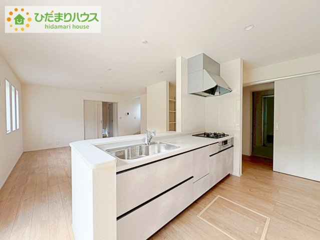 日立市田尻町6期　新築戸建　2号棟のキッチン|リビングを見渡せるキッチンはお子様を見ながらでも料理が出来て安心ですね☆