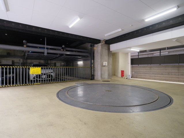 ヒルズ新宿御苑の駐車場